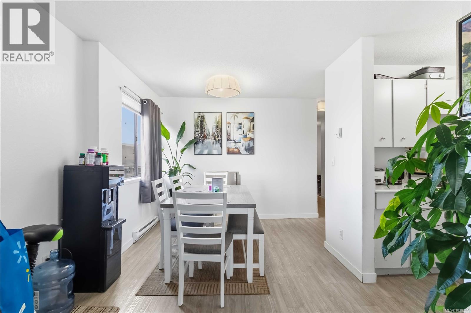 301 755 Hillside Ave, Victoria