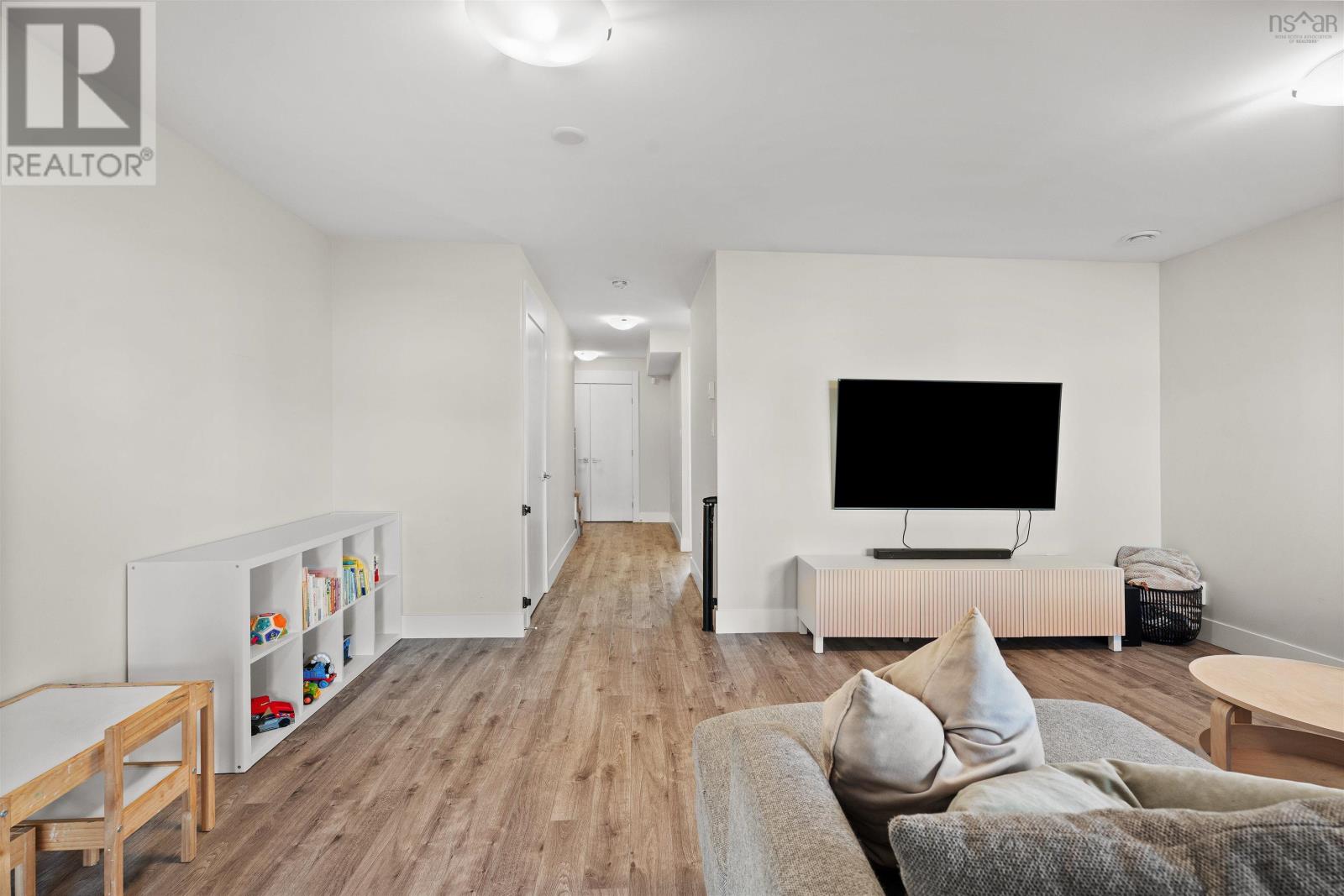 Property 32 of 43 of 67 Mica Crescent