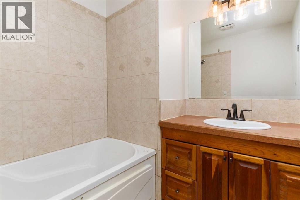 Single Family House Bungalow for Sale in  Montrose Avenue Mount Pleasant Camrose 