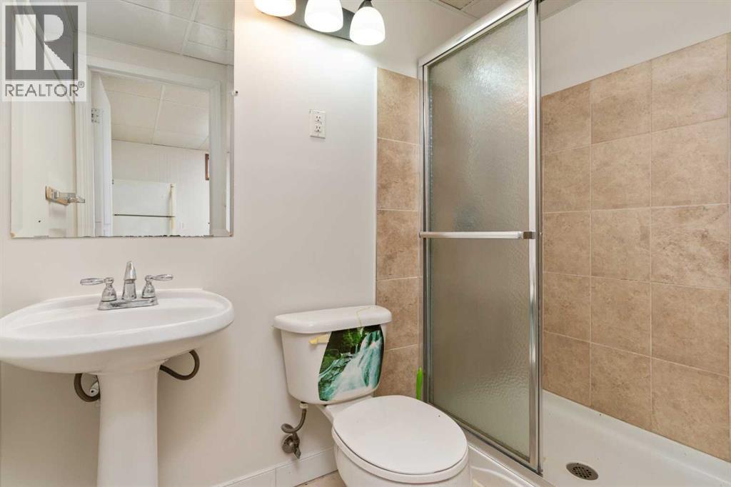 Single Family House Bungalow for Sale in  Montrose Avenue Mount Pleasant Camrose 