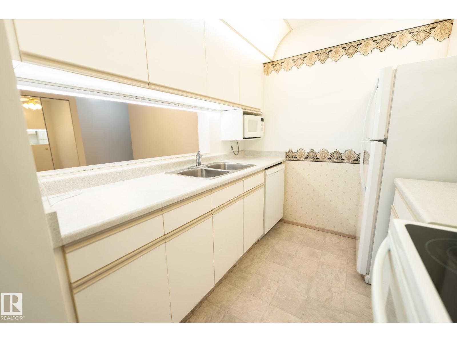 #102 6710 158 AV NW, Edmonton