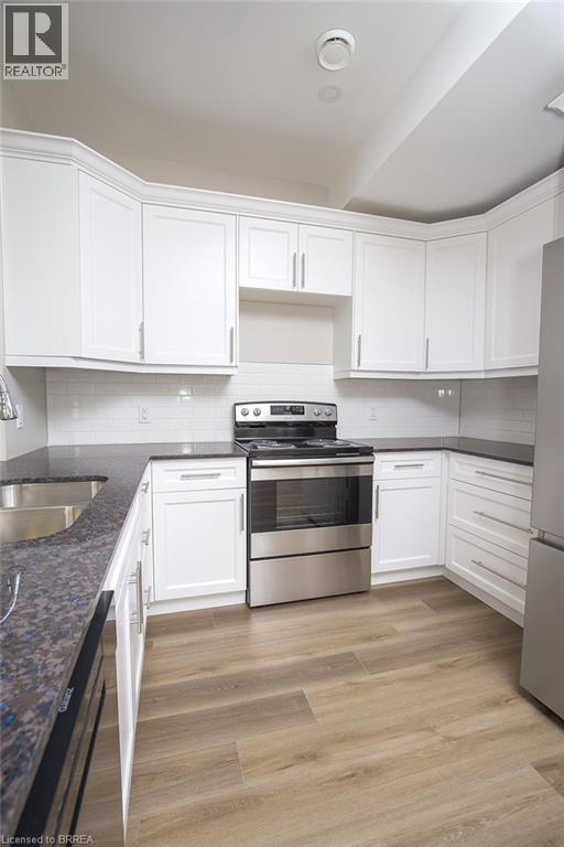 355 WELLINGTON Street - 35