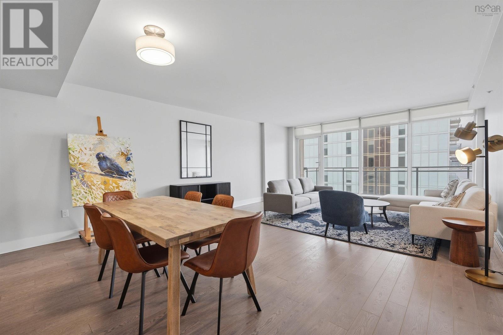 Property 6 of 34 of 806 15 Kings Wharf Place