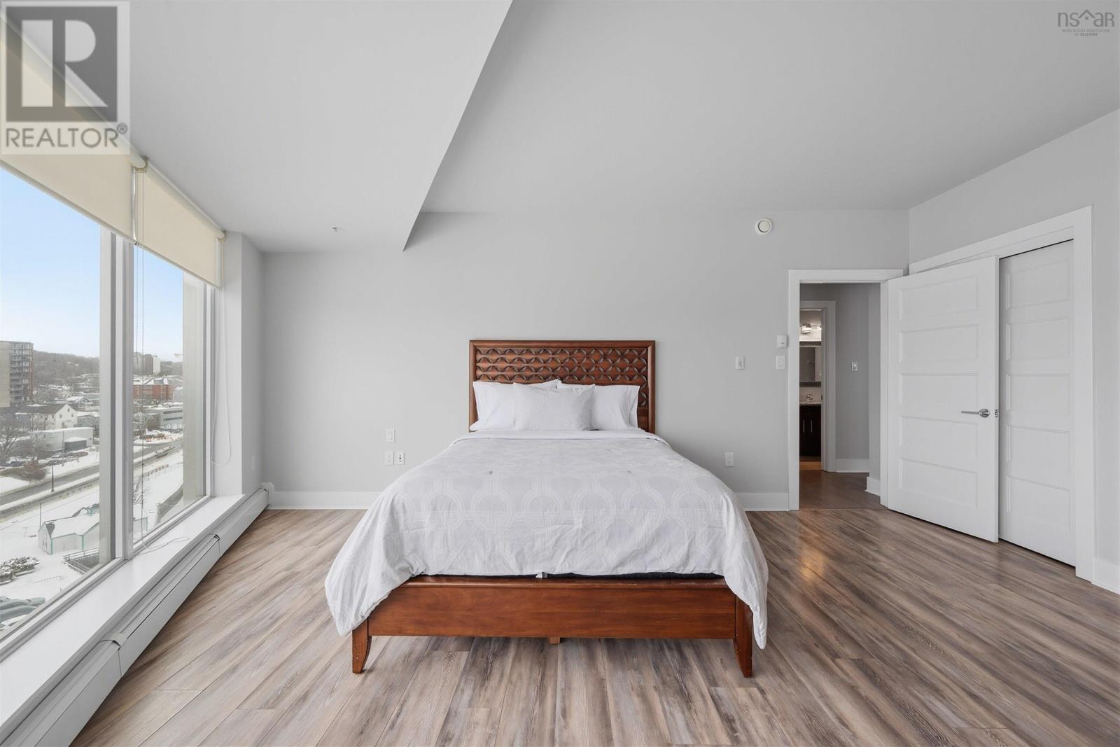 Property 9 of 34 of 806 15 Kings Wharf Place