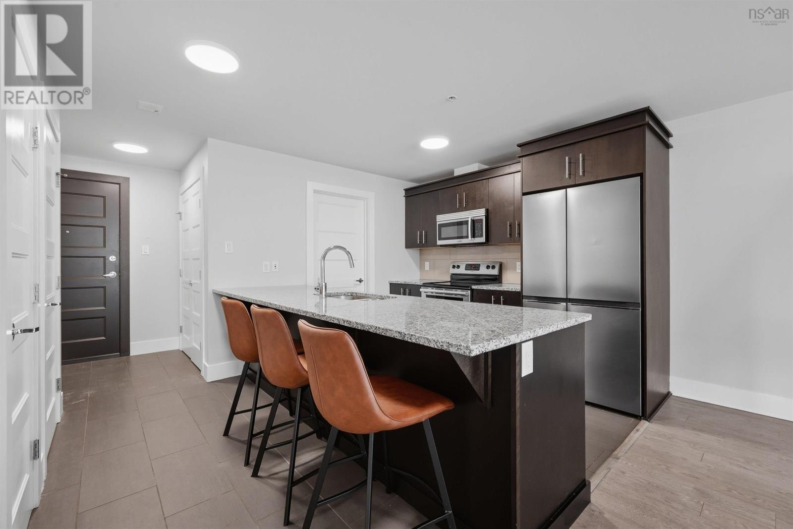 Property 21 of 34 of 806 15 Kings Wharf Place