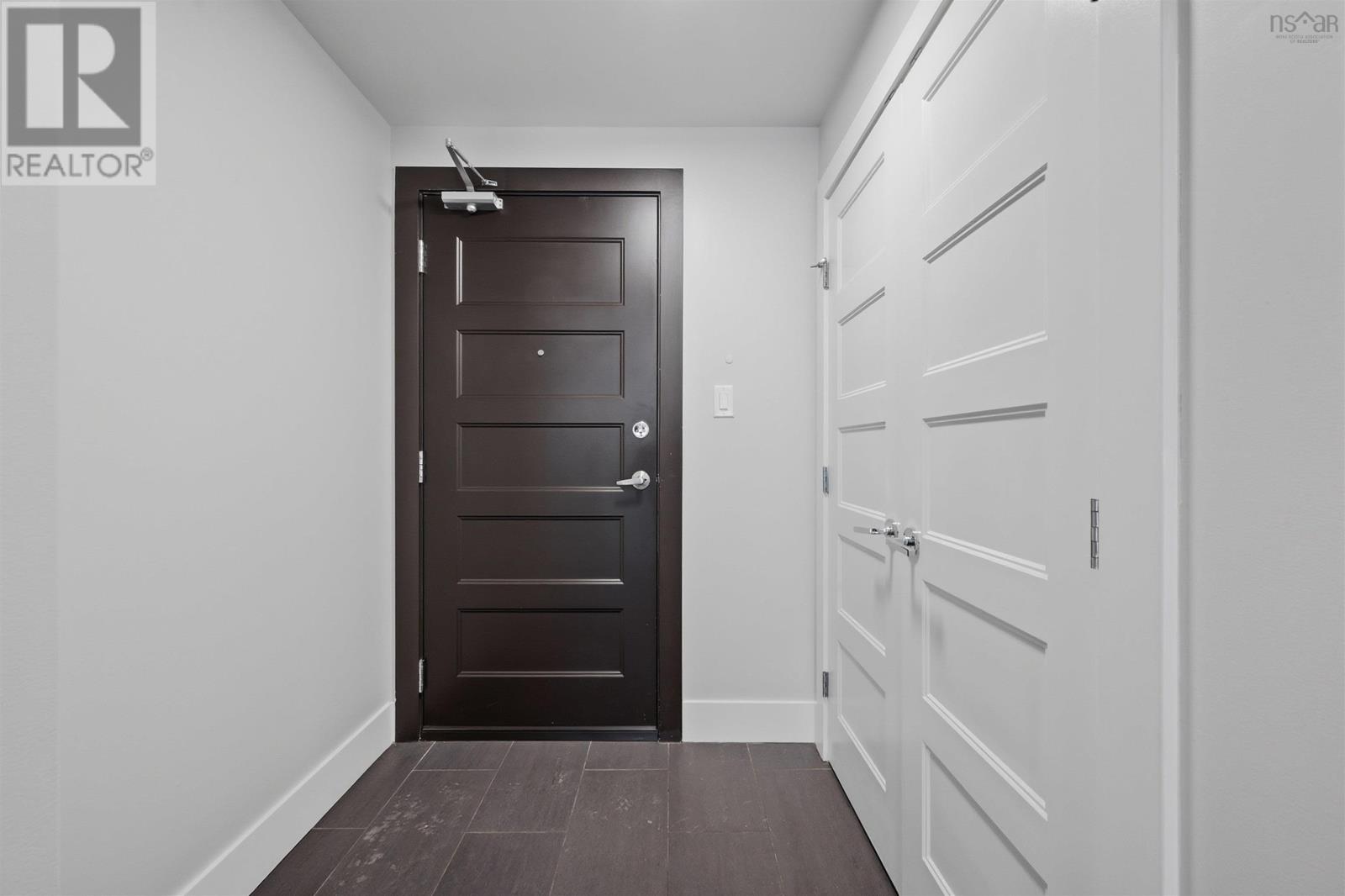 Property 20 of 34 of 806 15 Kings Wharf Place