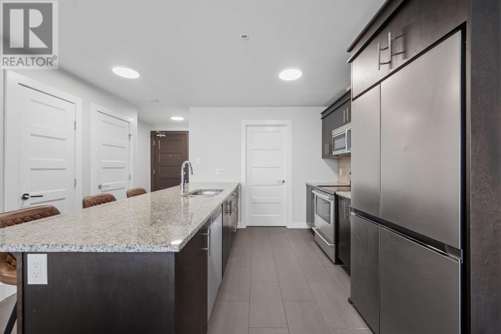 Property 25 of 34 of 806 15 Kings Wharf Place