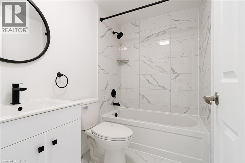 1114 LINDSAY Drive, Oakville, Ontario, L6N3B4 — Photo 4