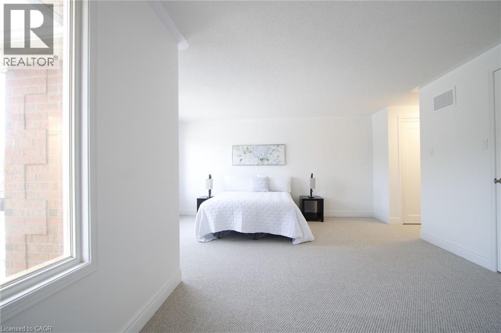 1114 LINDSAY Drive, Oakville, Ontario, L6N3B4 — Photo 7