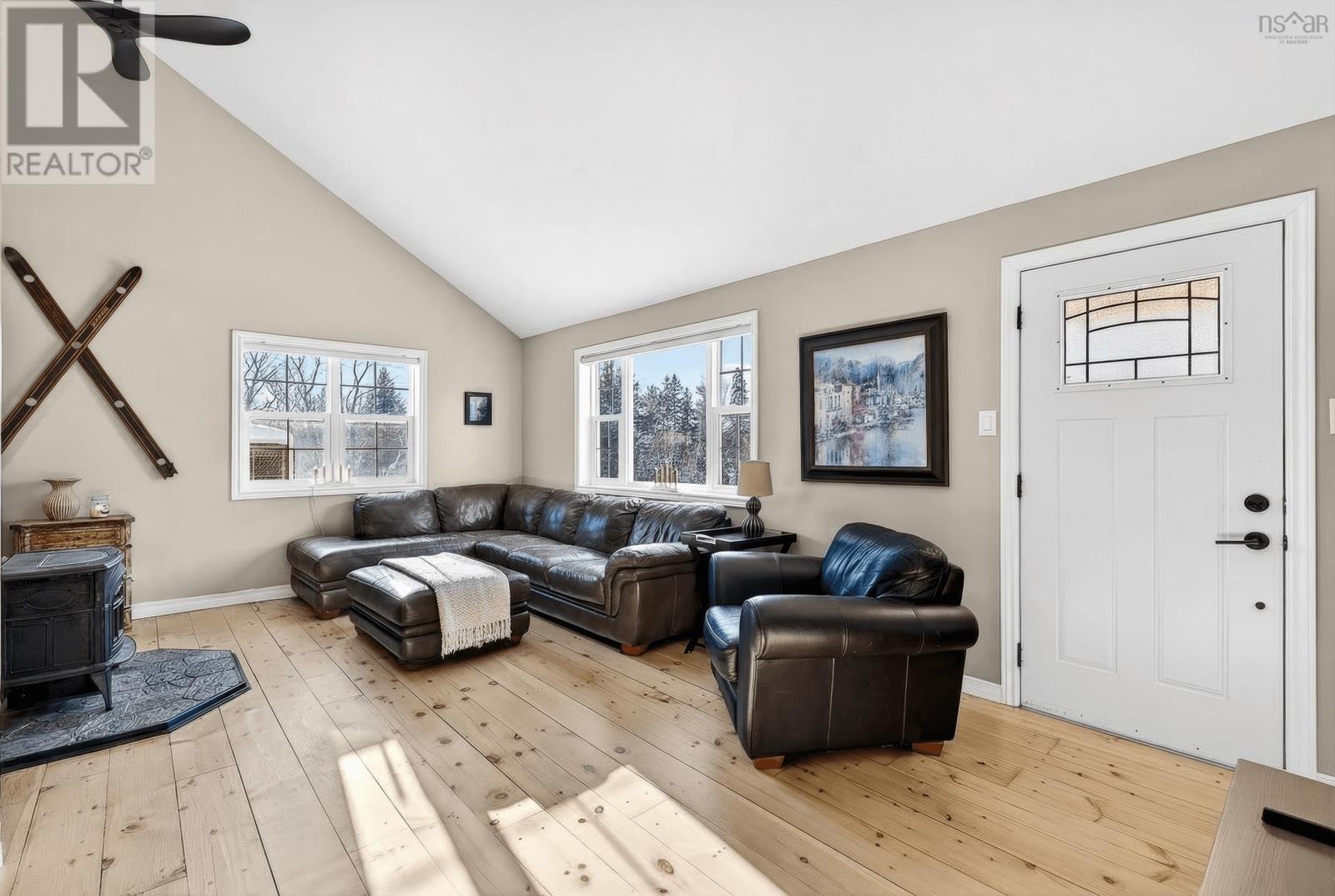 Property 10 of 49 of 168 Highway 307