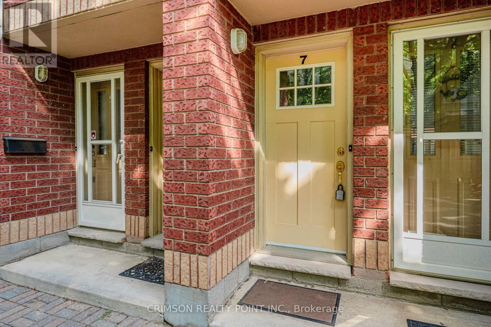 7 - 266 LIMERIDGE ROAD E