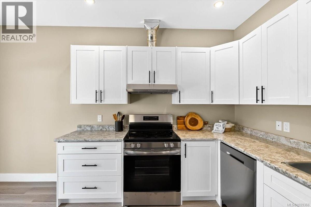 #104 5535 WOODLAND CRES E - 17