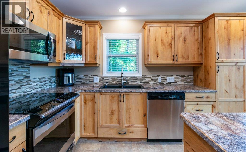  7730 Columbia Drive, Anglemont