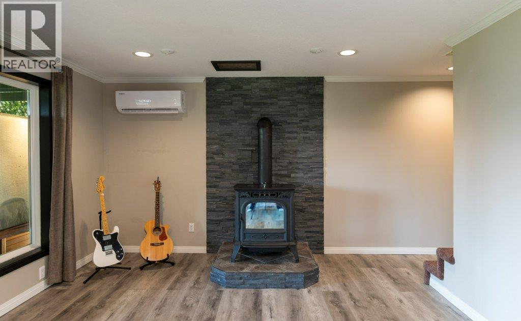  7730 Columbia Drive, Anglemont