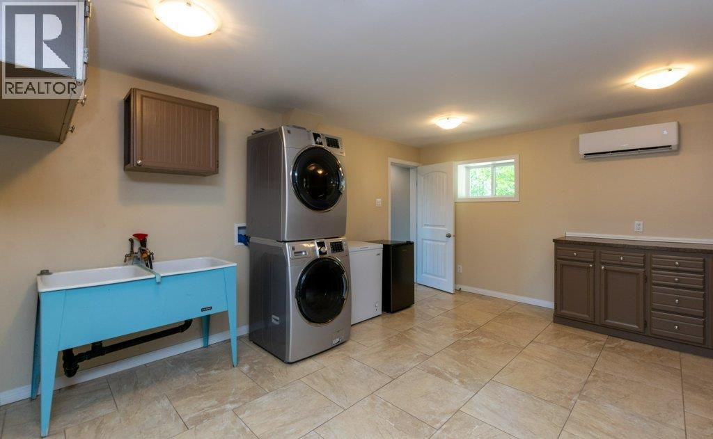  7730 Columbia Drive, Anglemont