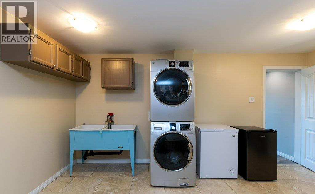  7730 Columbia Drive, Anglemont