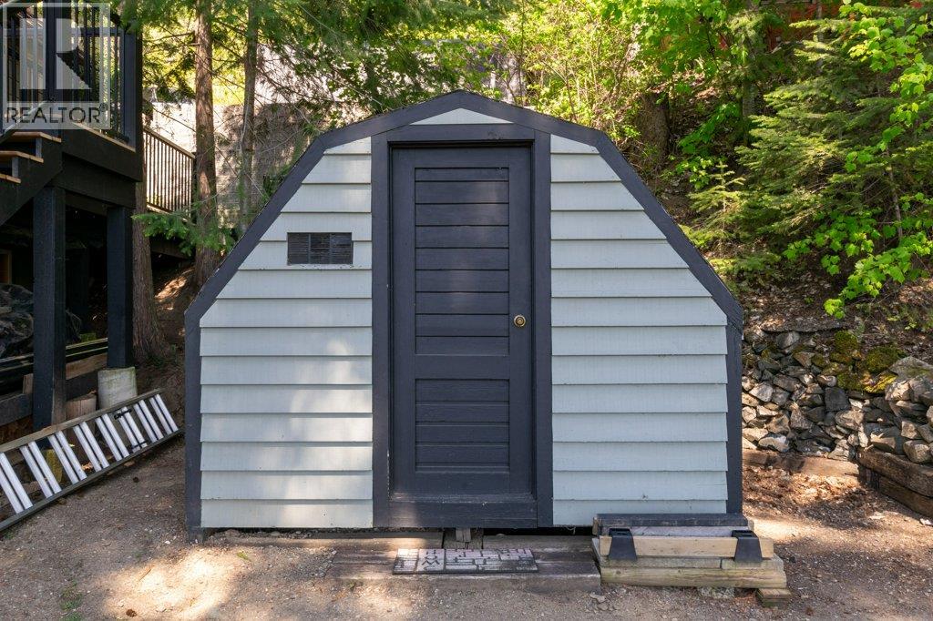  7730 Columbia Drive, Anglemont