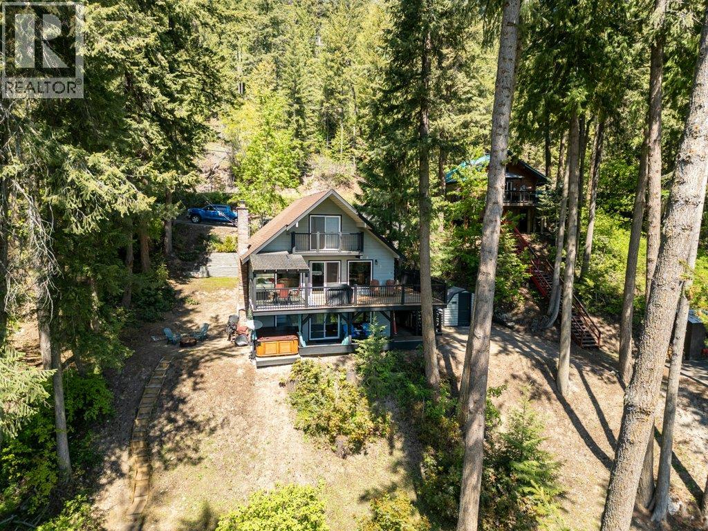  7730 Columbia Drive, Anglemont