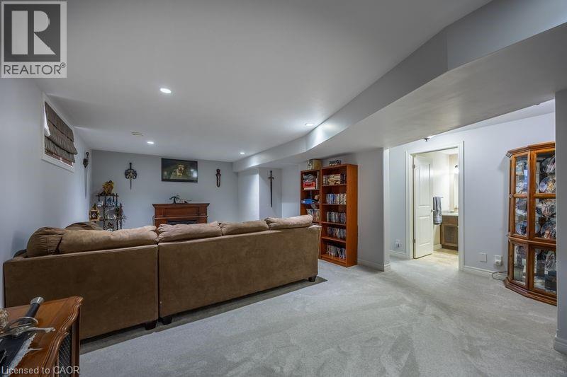 14 LAFAYETTE Street E - 21