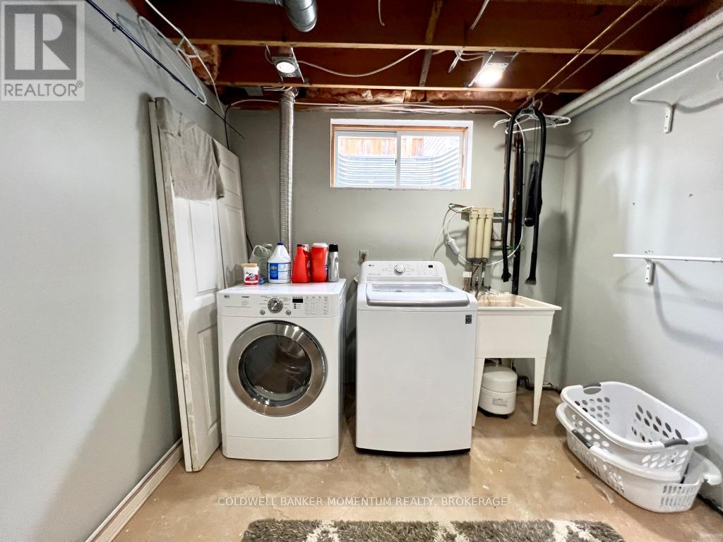 3933 VINEYARD CRESCENT - 39
