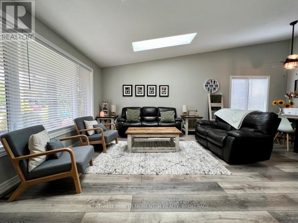 3933 VINEYARD CRESCENT - 5