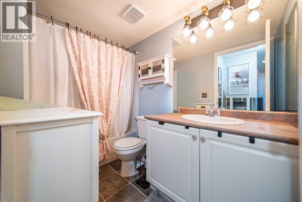 Single Family House for Sale in    Street NE Pineridge Calgary 