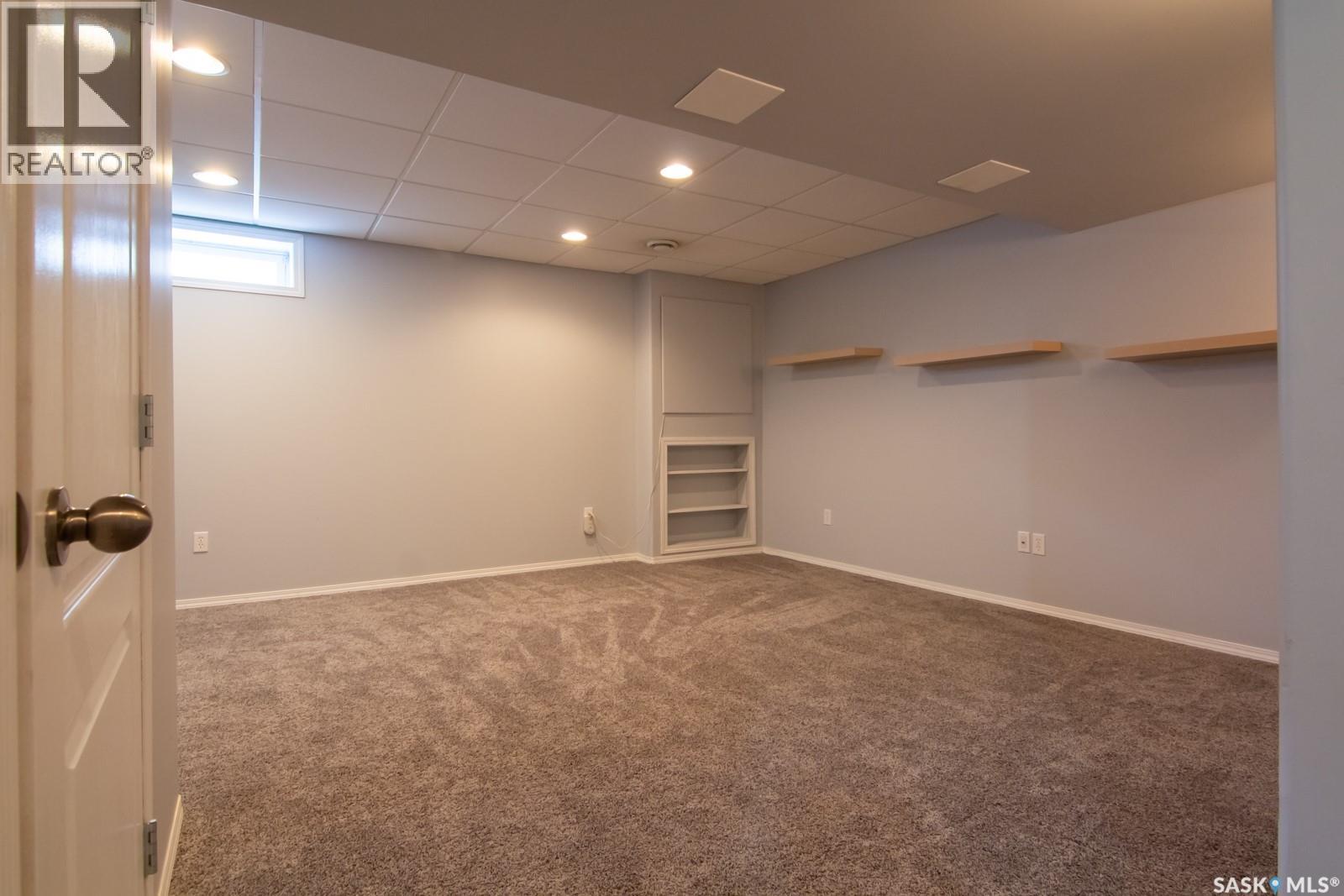 #139 405 BAYFIELD CRESCENT - 24