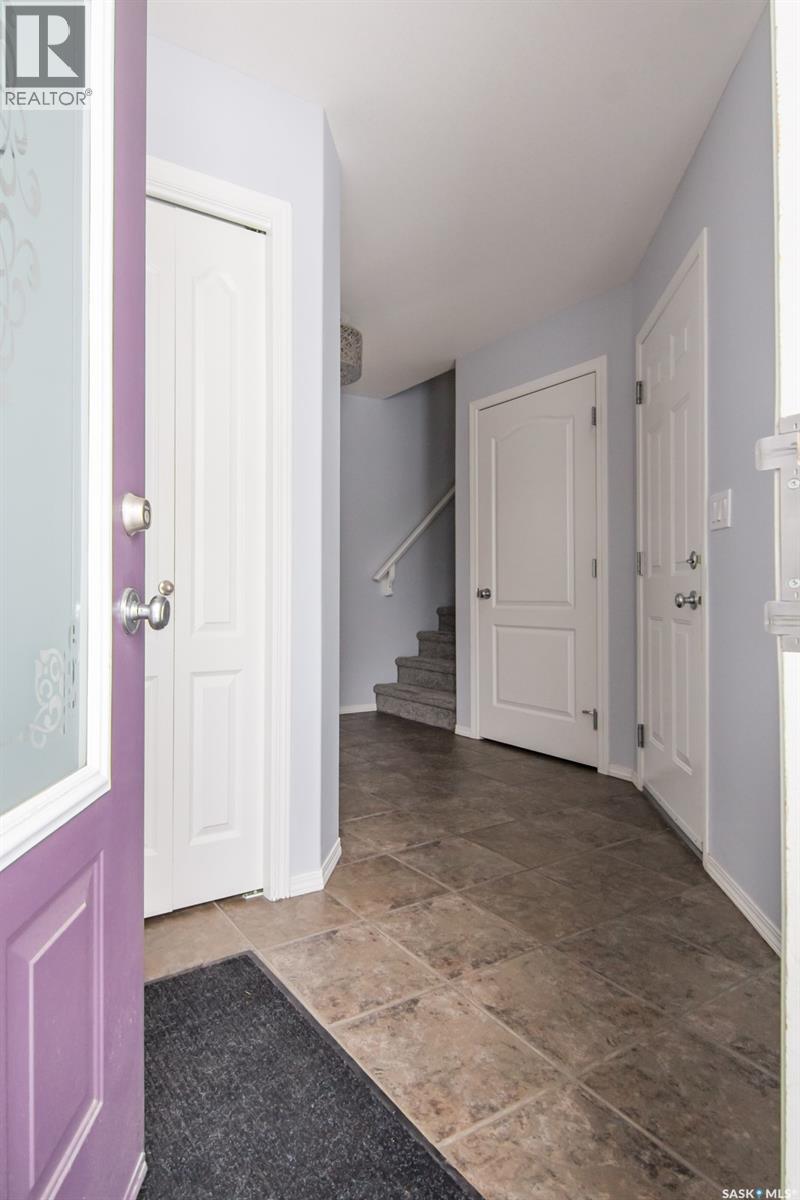 #139 405 BAYFIELD CRESCENT - Image 3