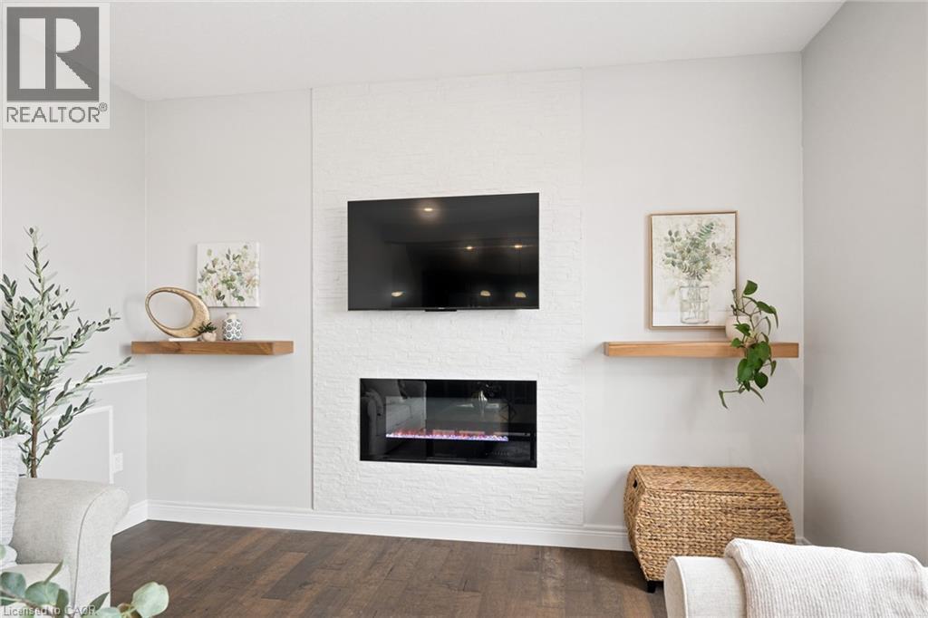 10 SPARROW Crescent - 20