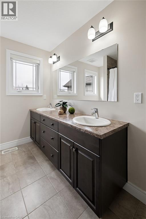 10 SPARROW Crescent - 34
