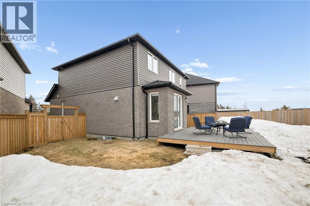 10 SPARROW Crescent - 40
