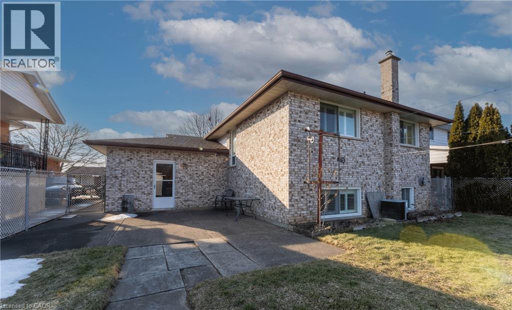 14 EAGLESON Drive, St. Catharines, Ontario, L2M7J4 — Photo 4