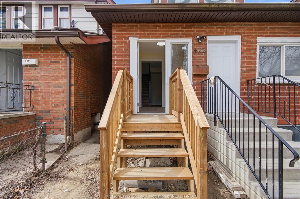 435 CARON AVENUE - 14