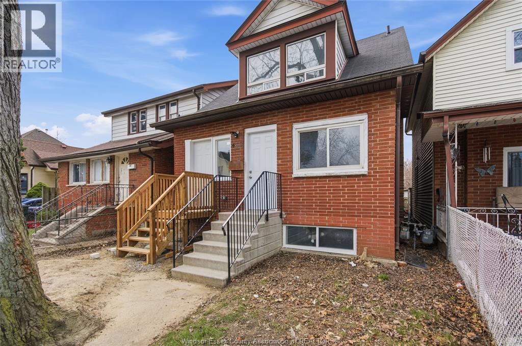 435 CARON AVENUE - 2