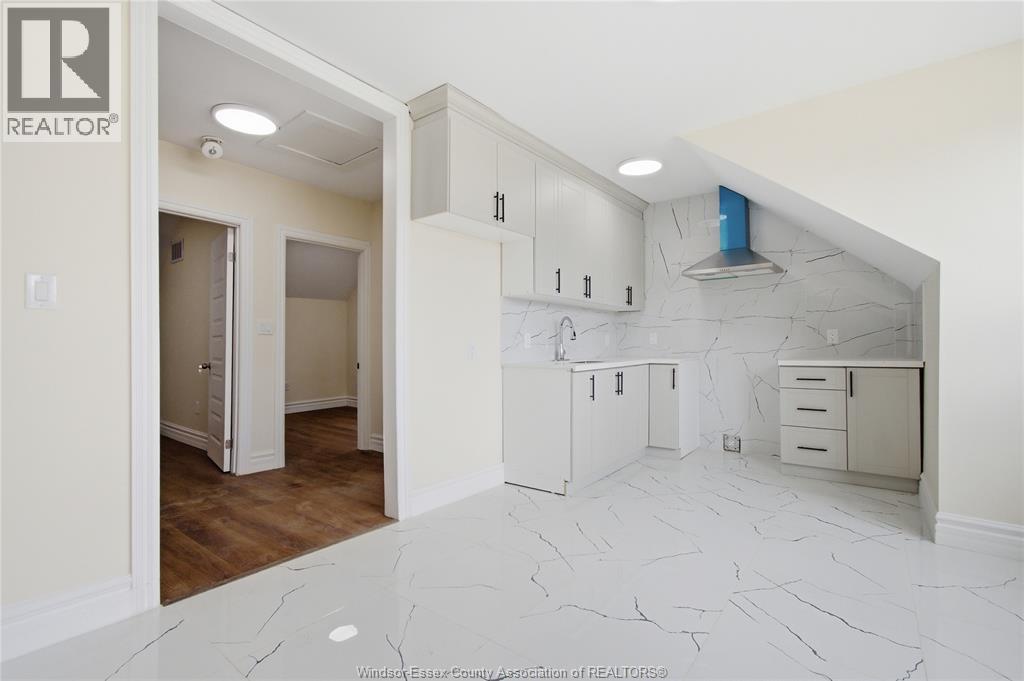 435 CARON AVENUE - 23
