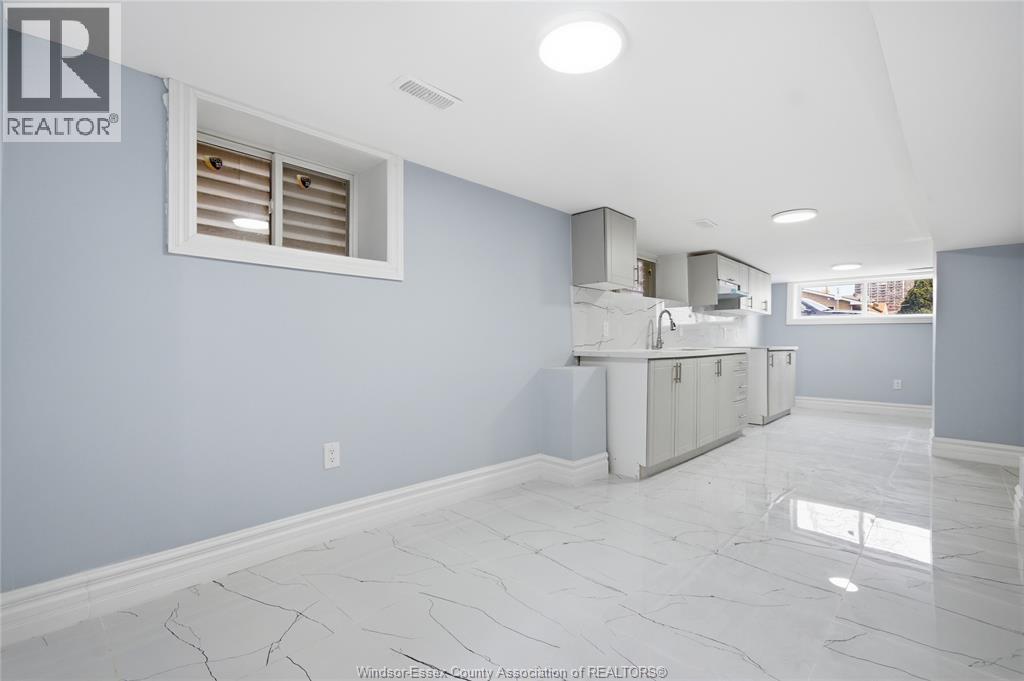435 CARON AVENUE - 28