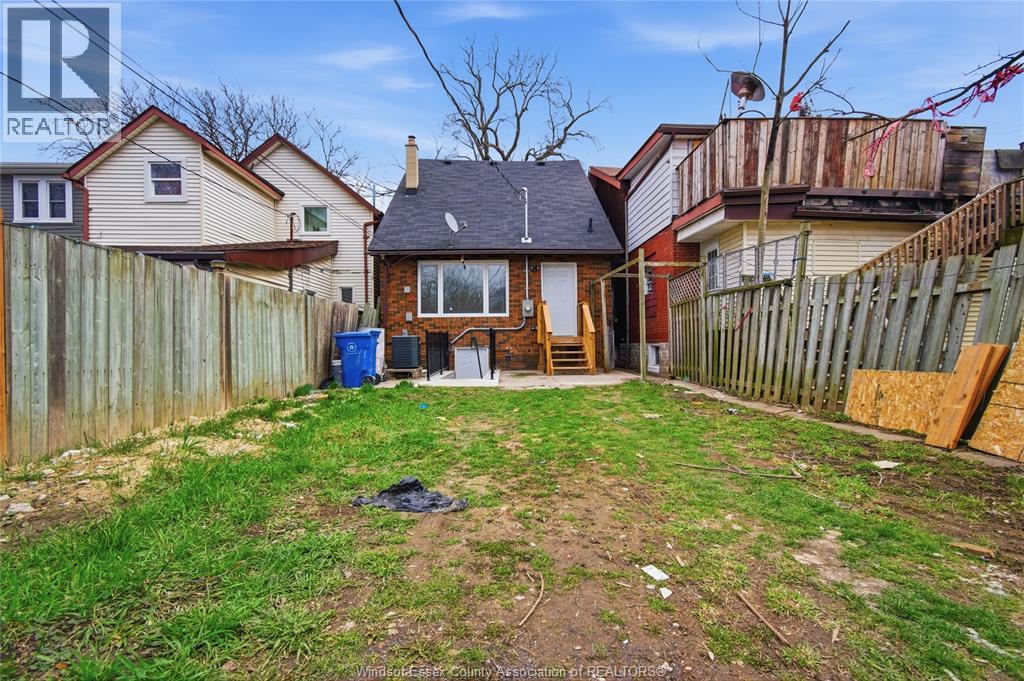 435 CARON AVENUE - 32