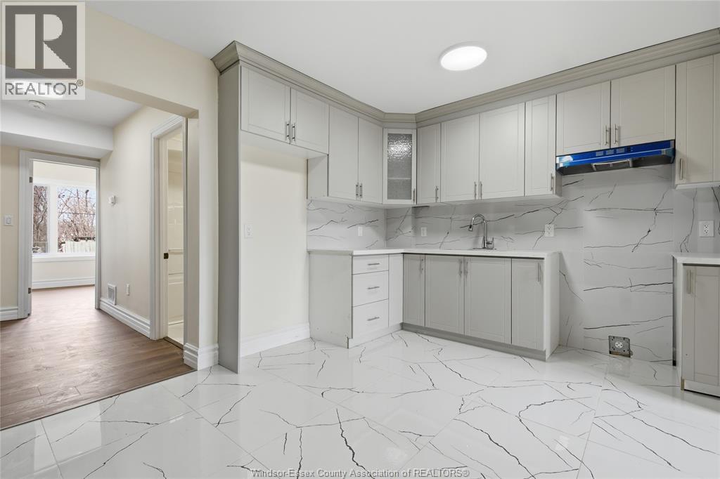 435 CARON AVENUE - 7
