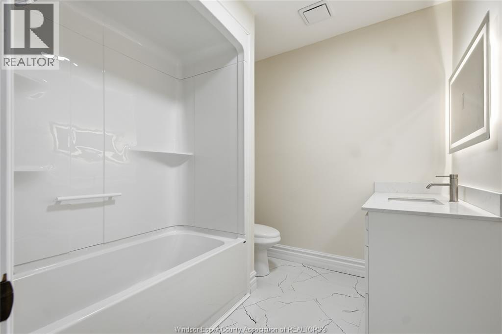 435 CARON AVENUE - 8