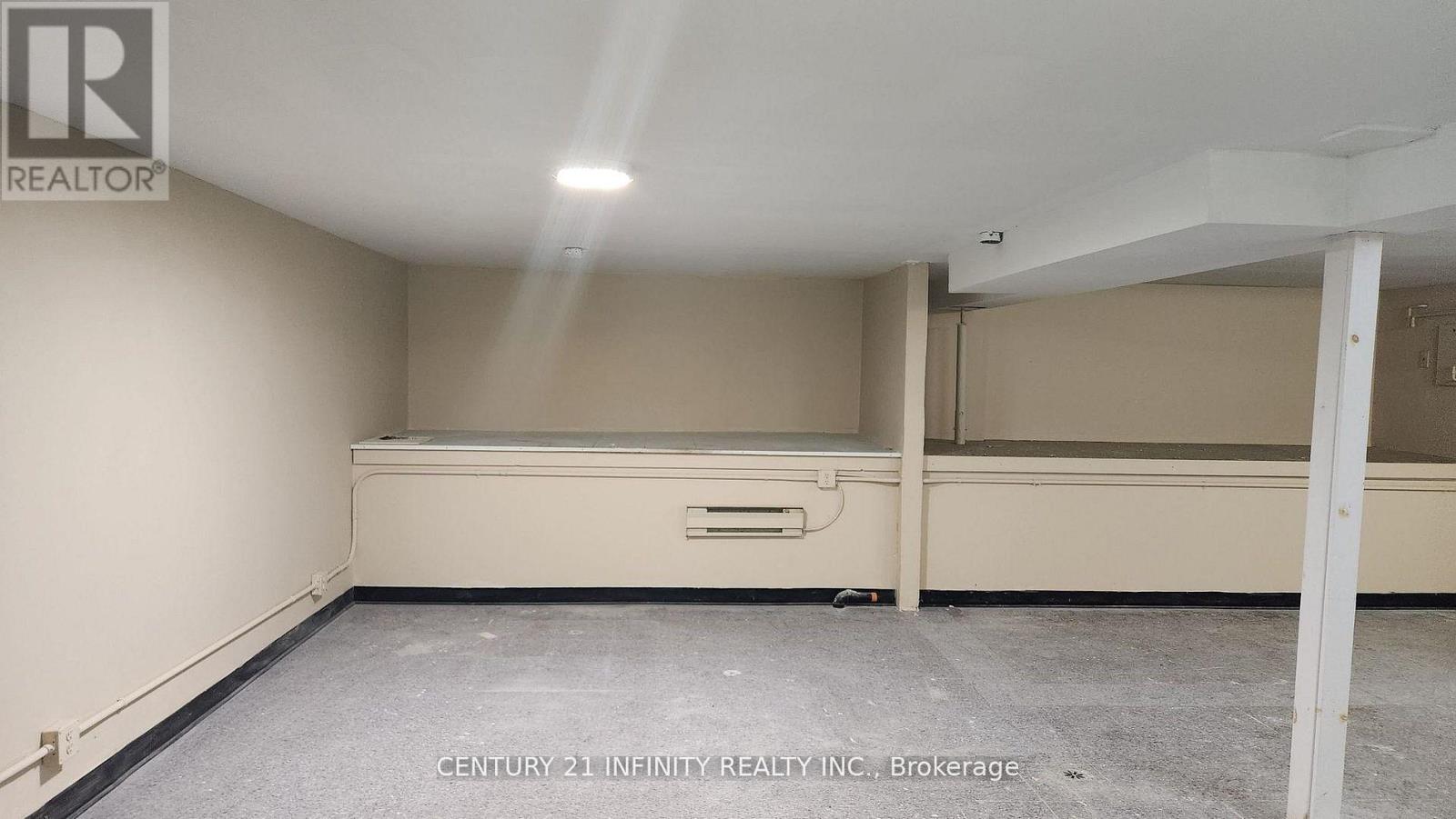 B - 907 SIMCOE STREET N