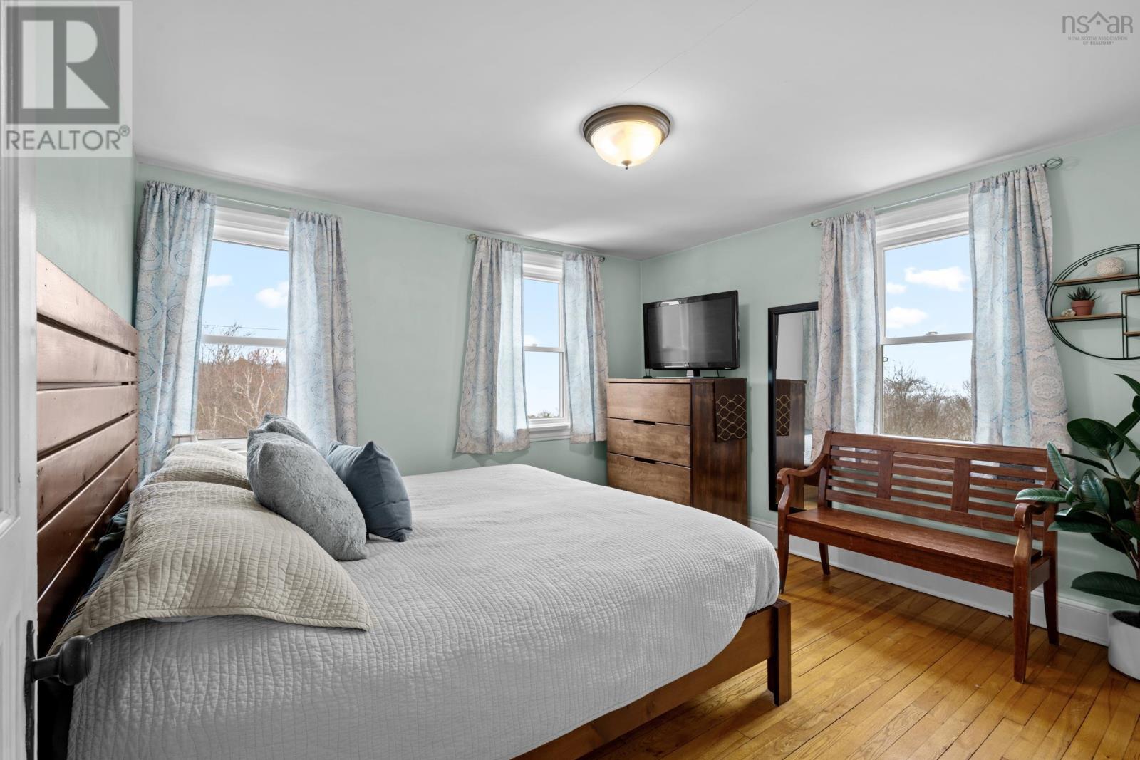 Property 26 of 42 of 18 Dickson Avenue