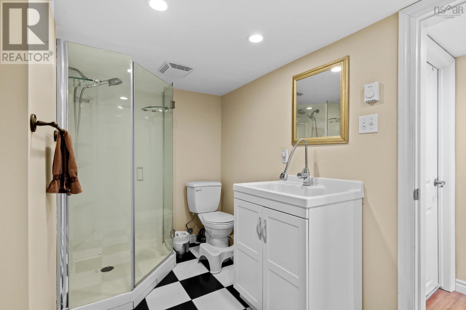 Property 34 of 42 of 18 Dickson Avenue