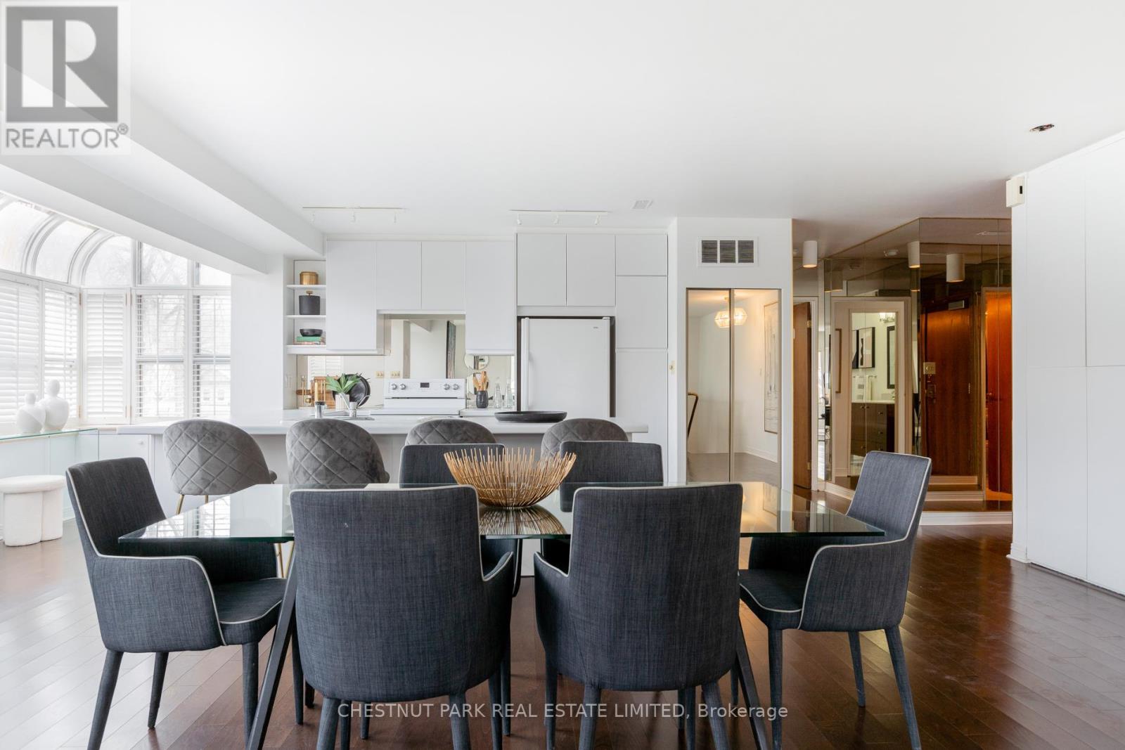 #PH3 8 HAWTHORN AVENUE - 12