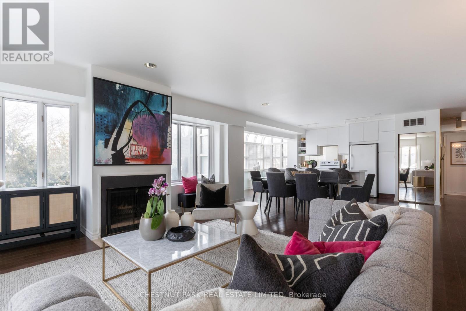 #PH3 8 HAWTHORN AVENUE - 19