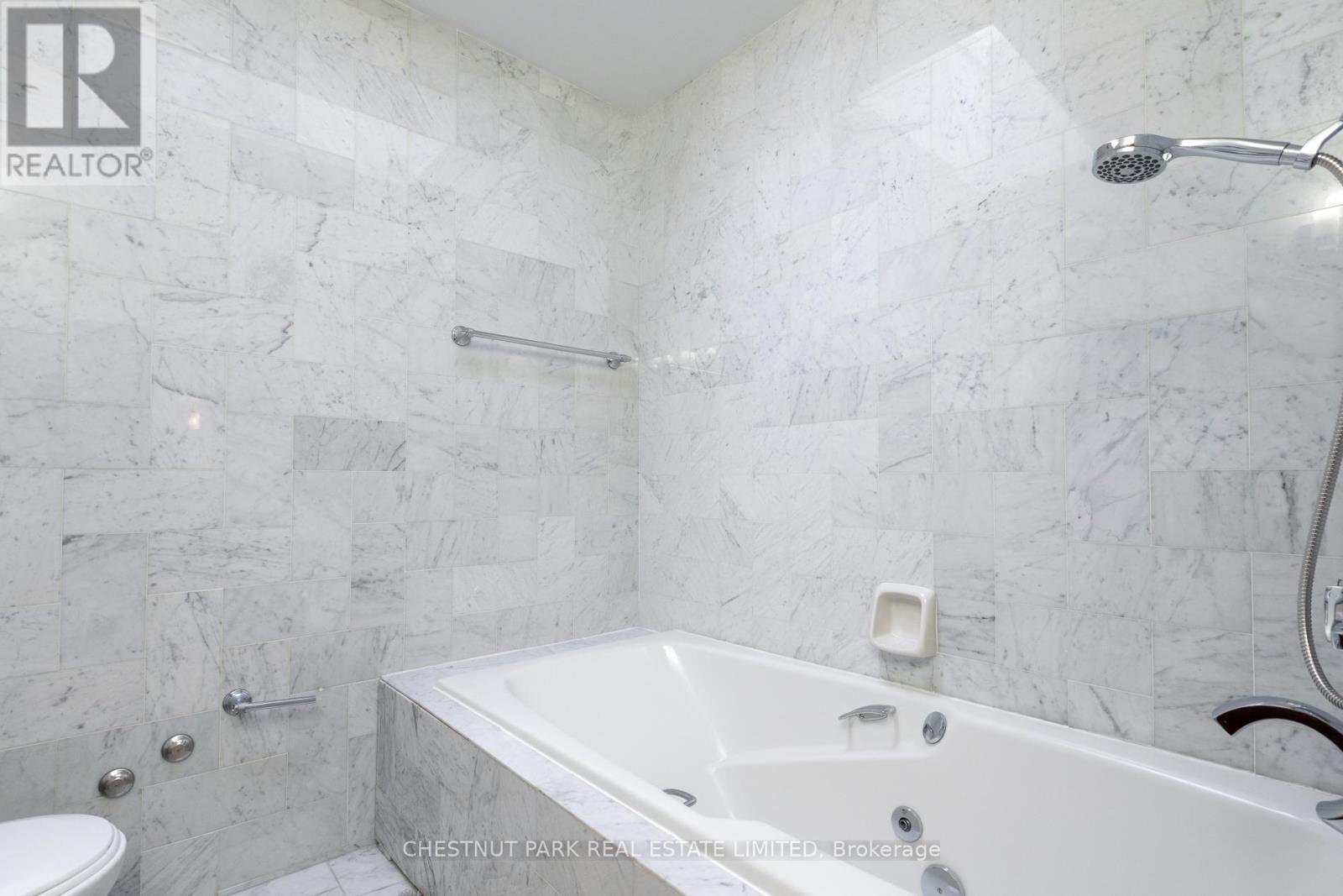 #PH3 8 HAWTHORN AVENUE - 21
