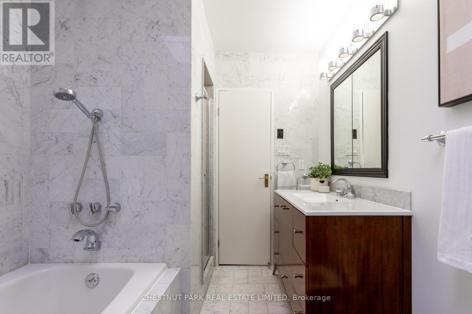 #PH3 8 HAWTHORN AVENUE - 23
