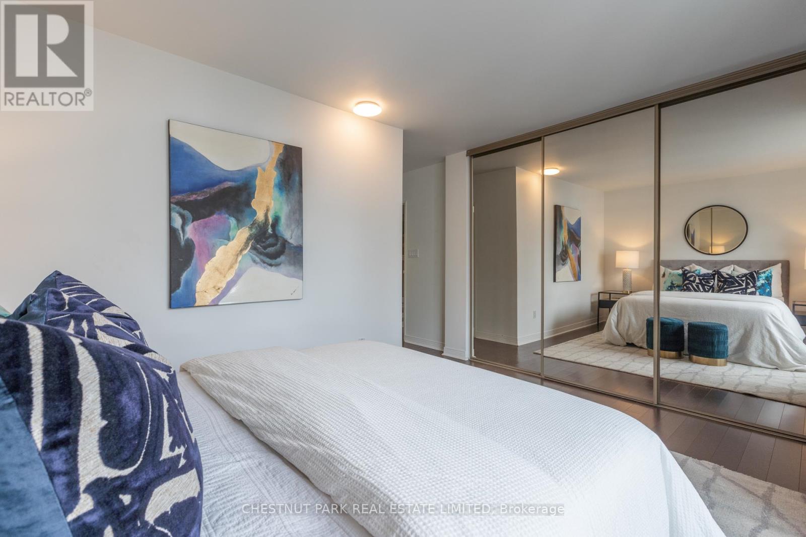 #PH3 8 HAWTHORN AVENUE - 25