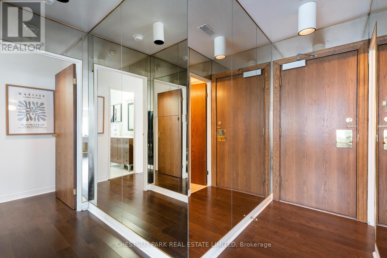 #PH3 8 HAWTHORN AVENUE - 30
