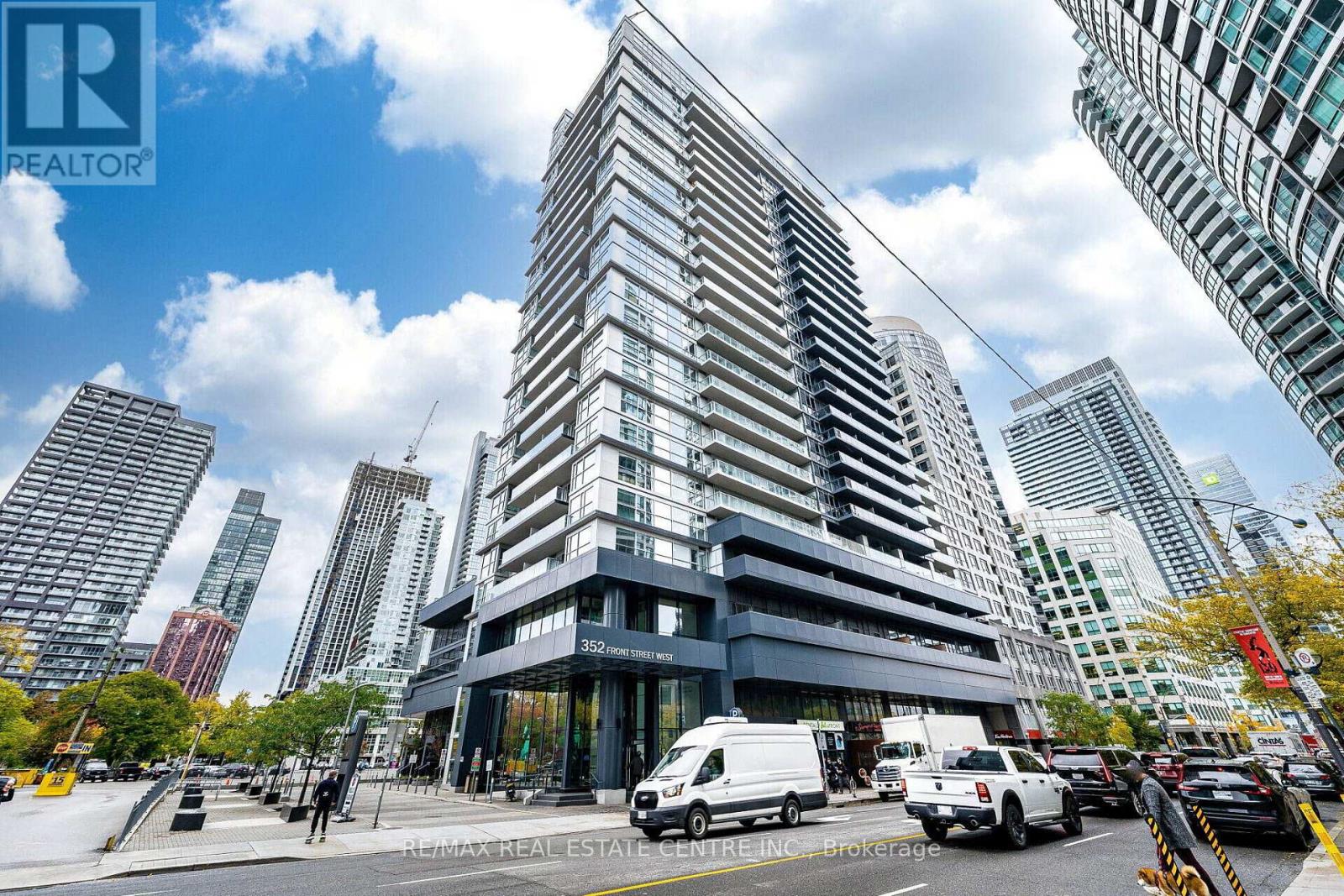 204 - 352 FRONT STREET W