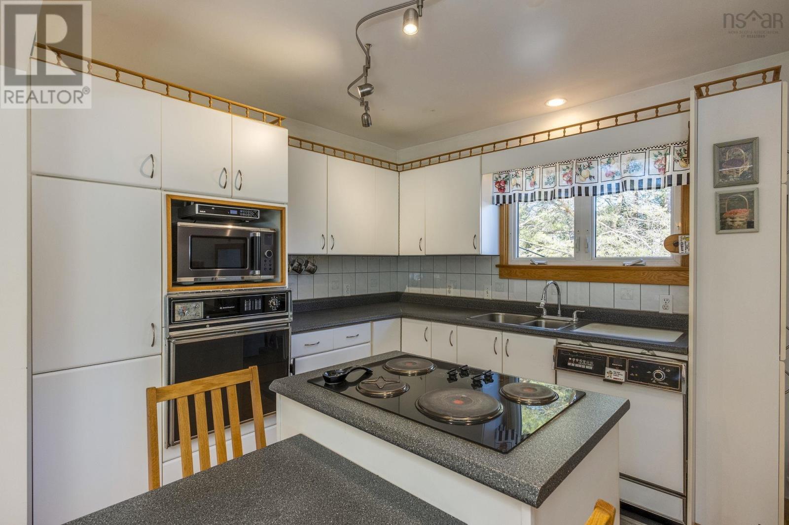 Property 23 of 34 of 8711 201 Highway